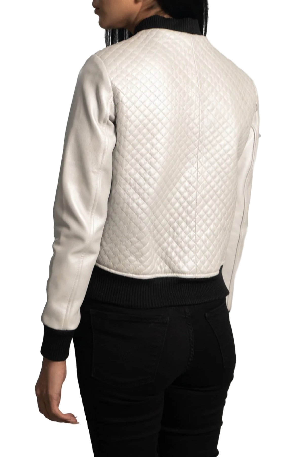 Person wearing a white quilted jacket 